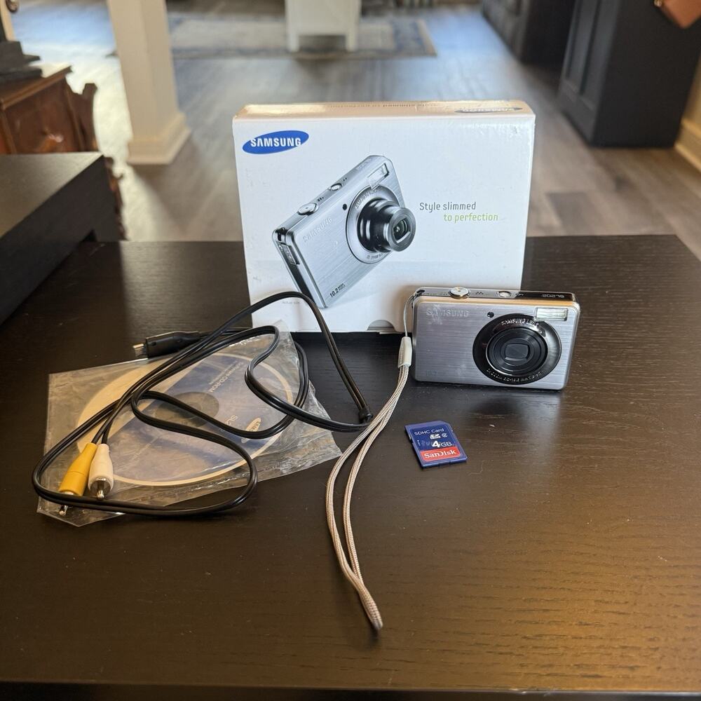 Samsung SL202 10.2MP Digital Camera Solve w/ SD Memory Card Original Box